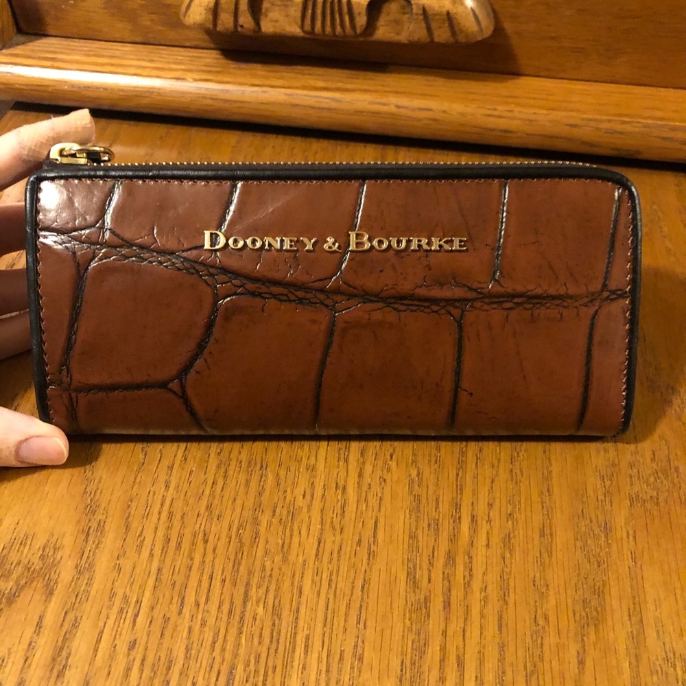 Dooney & Bourke wallet